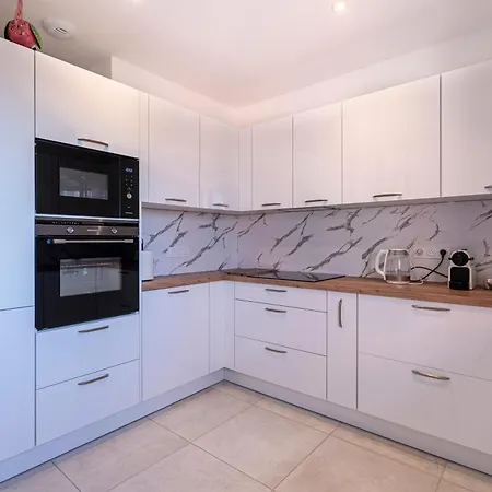 Appartement Pandora 6 Personnes Magnifique Apparemment Avec Piscine Dans La
